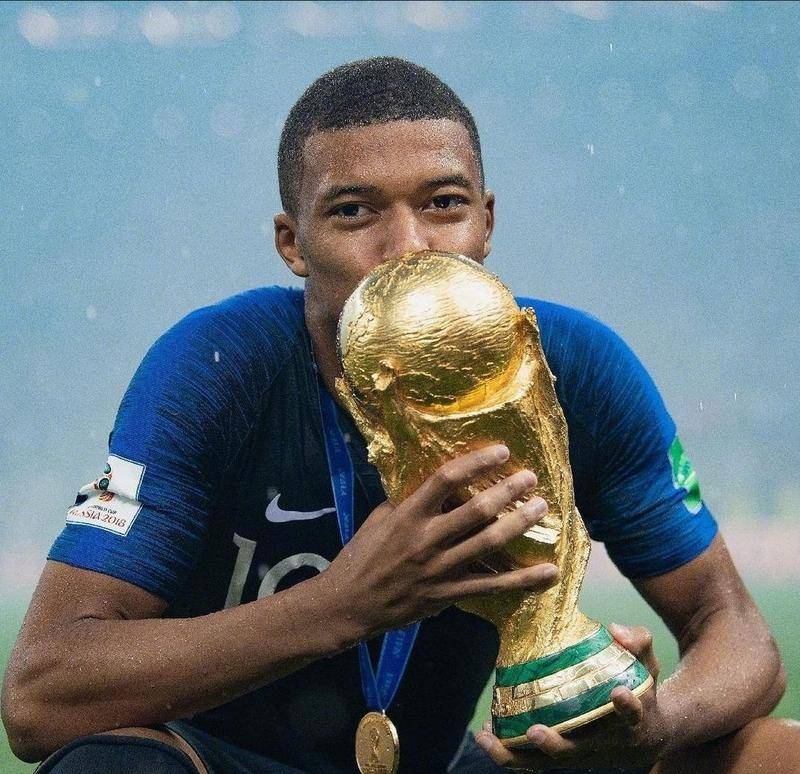 姆巴佩走后巴黎夺欧冠小弟拿金球，别总把自己当救世主